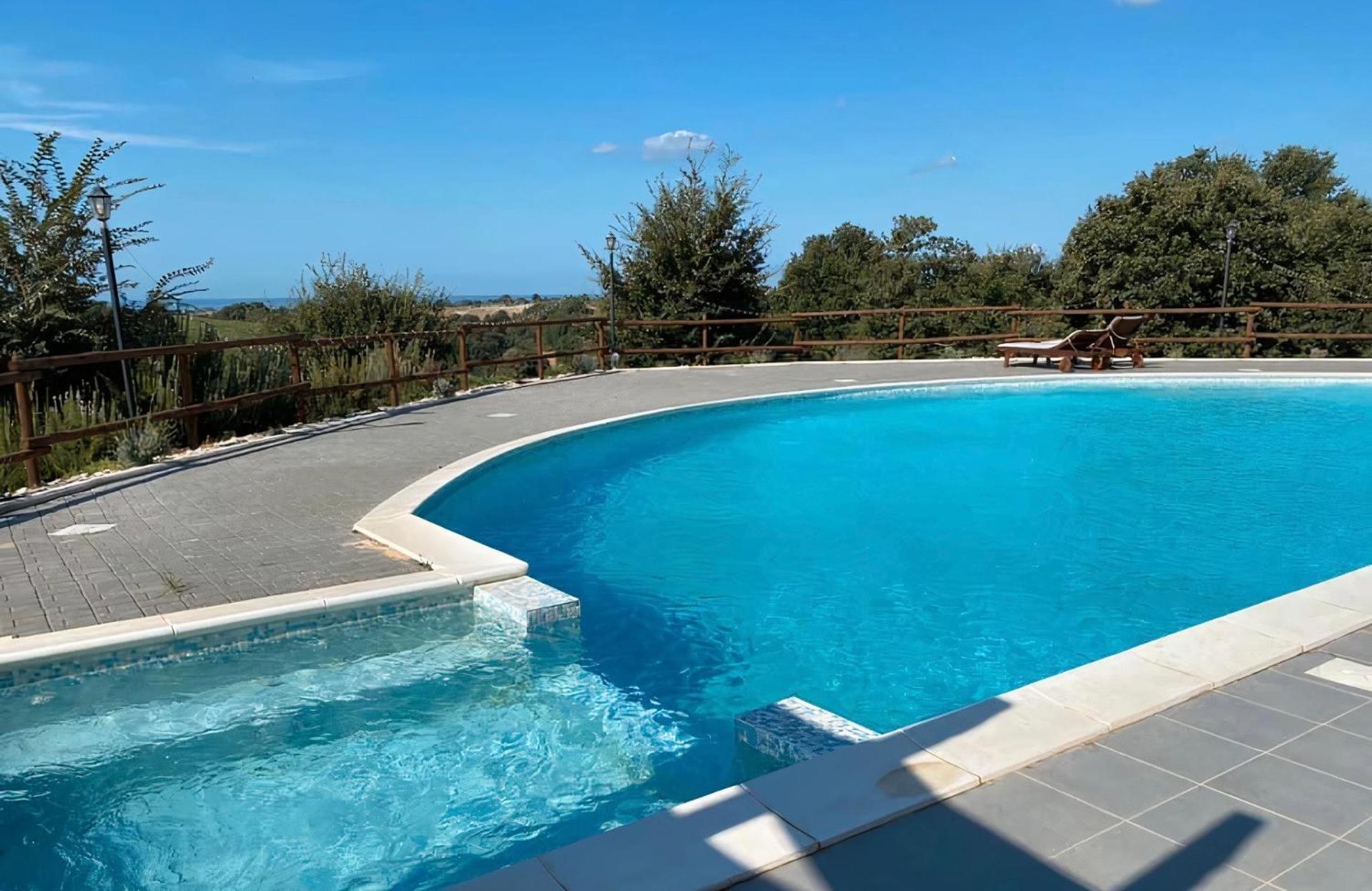 Love Nests By The Bell Tower Lodge Palidoro Exterior foto